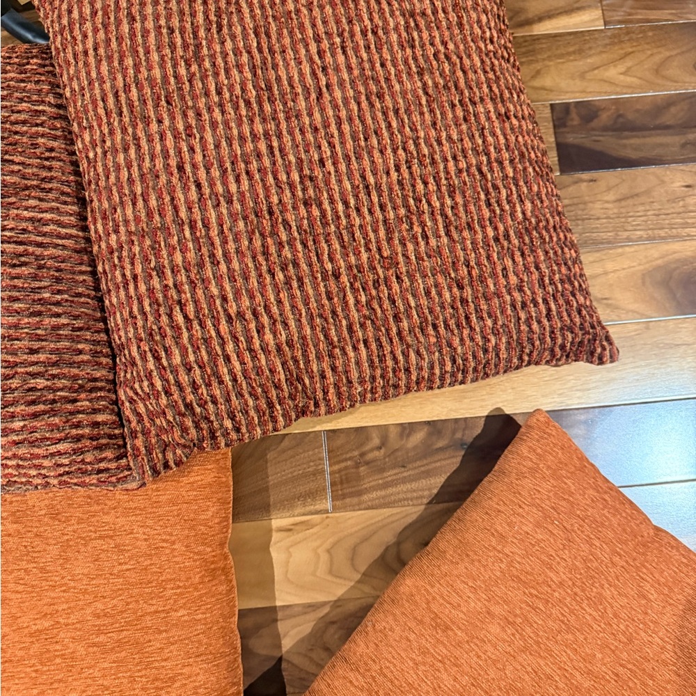 4 Beautiful Fall plush throw pillows. Rust/Orange colors. Great condition. - Picture 6 of 12
